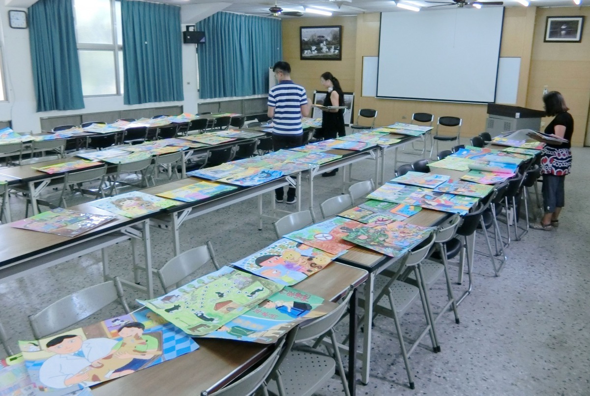 國中小動保繪畫比賽作品已完成評選，活動當天頒獎及展示作品。高維奇/攝 