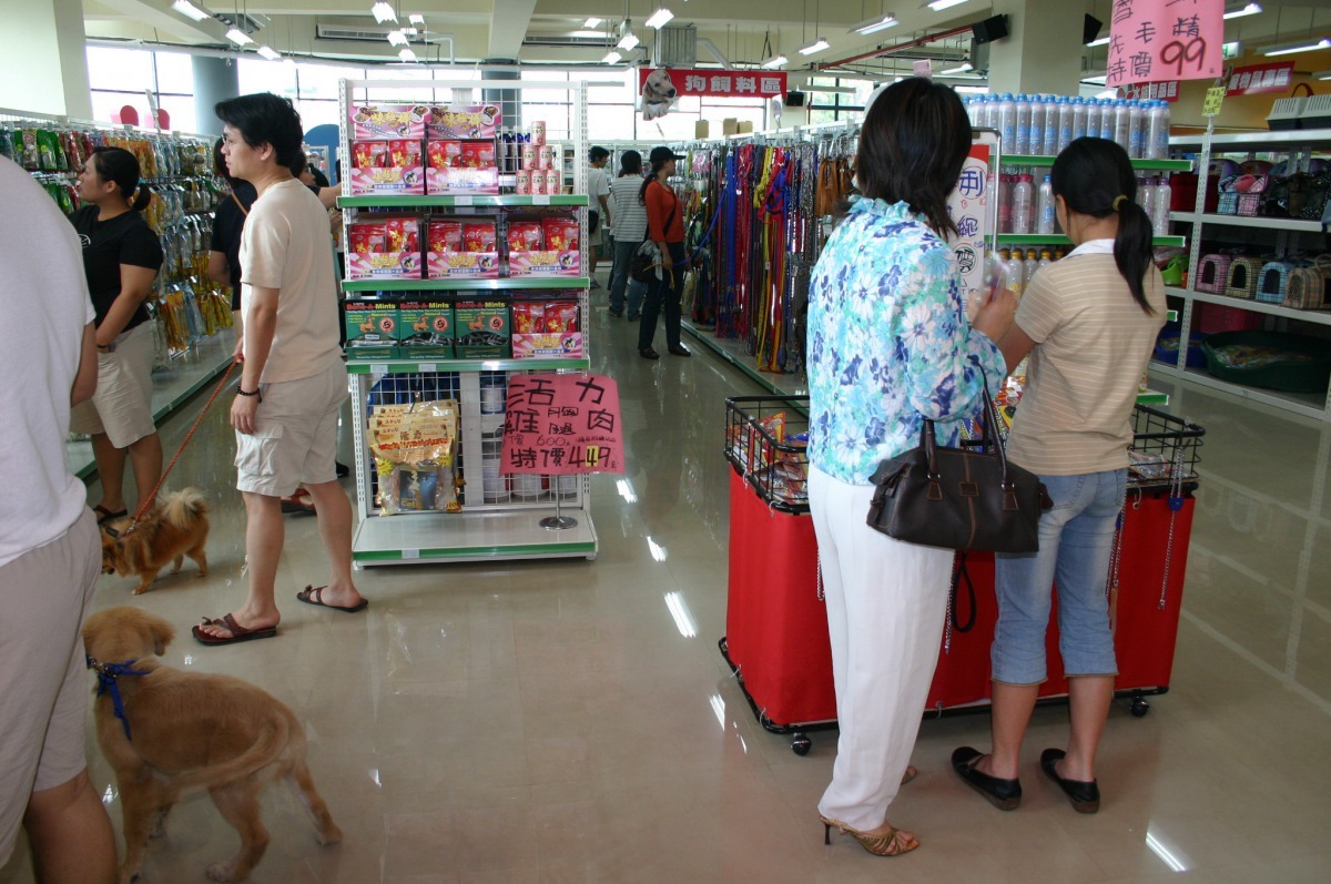 業者必須取得動物用藥品販賣業許可證後方可營業販賣。高維奇/攝