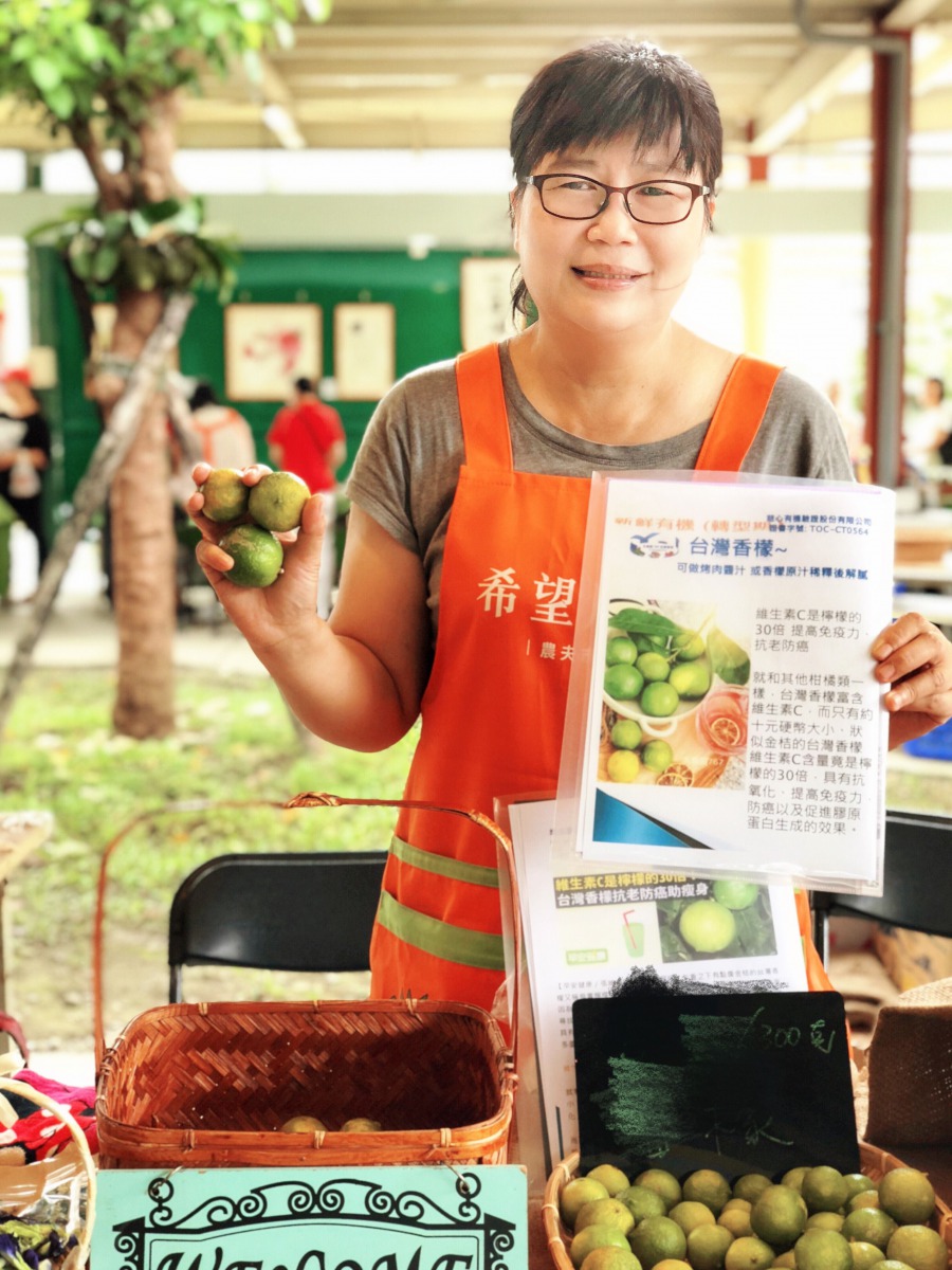 張玉蓮自2011年返鄉後就開始陸續種植果樹學習務農。圖／張玉蓮提供