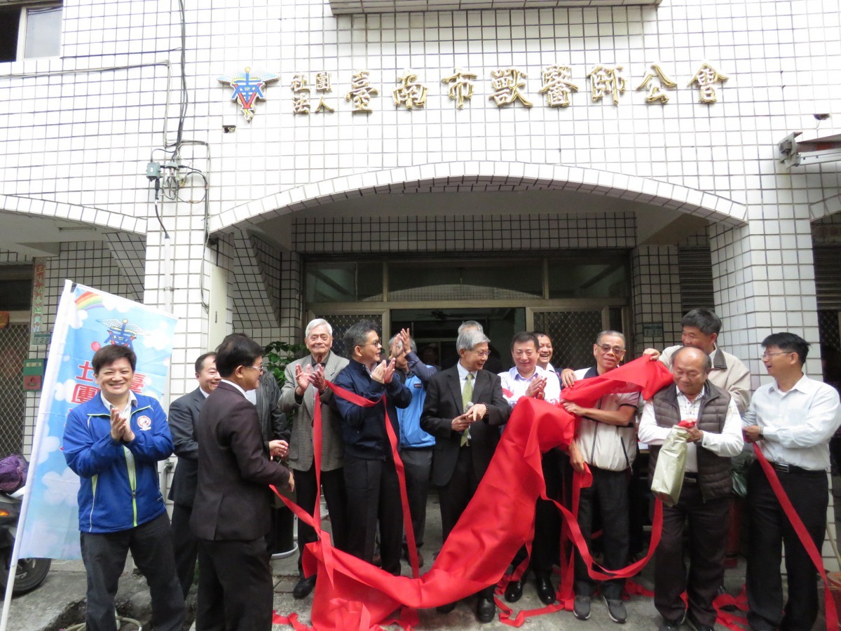 揭牌儀式簡單隆重。高維奇/攝