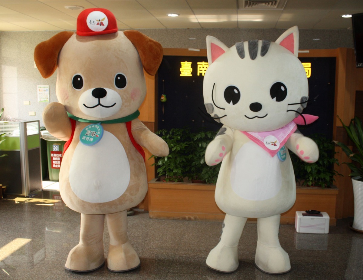 「豆哥」與「凱娣」,在19日的記者會正式亮相,可愛的造型十分討喜。高維奇/攝