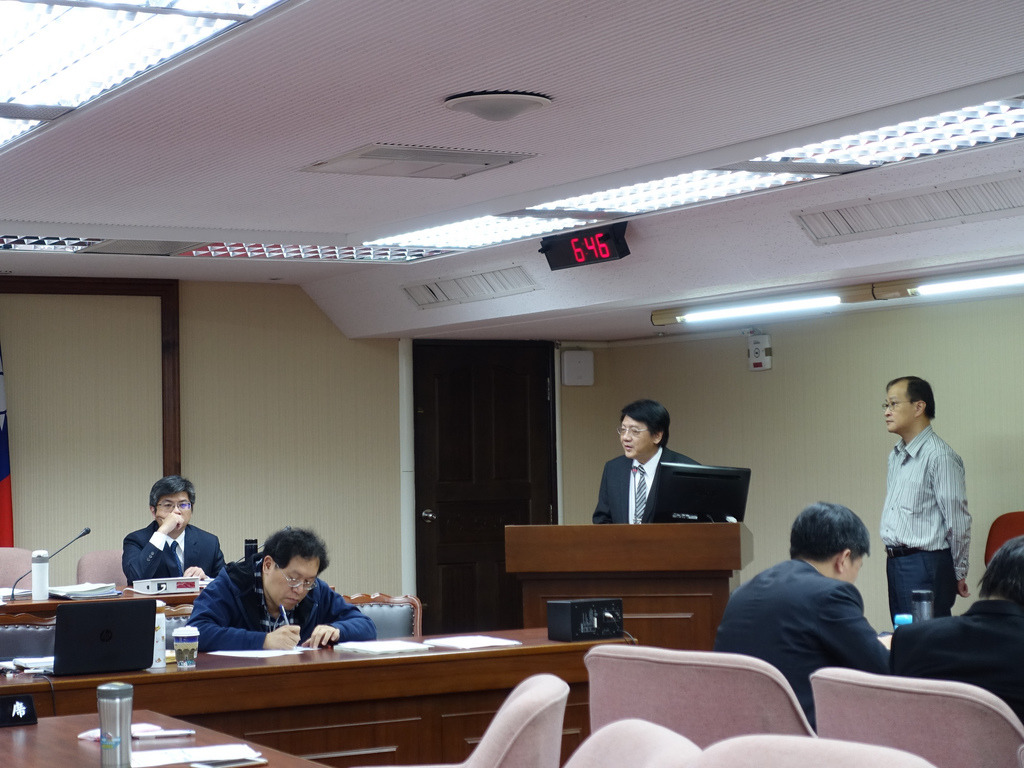 24日立院衛環社福委員會要求環保署、經濟部對公投結果與COP24提出報告。賴品瑀攝。