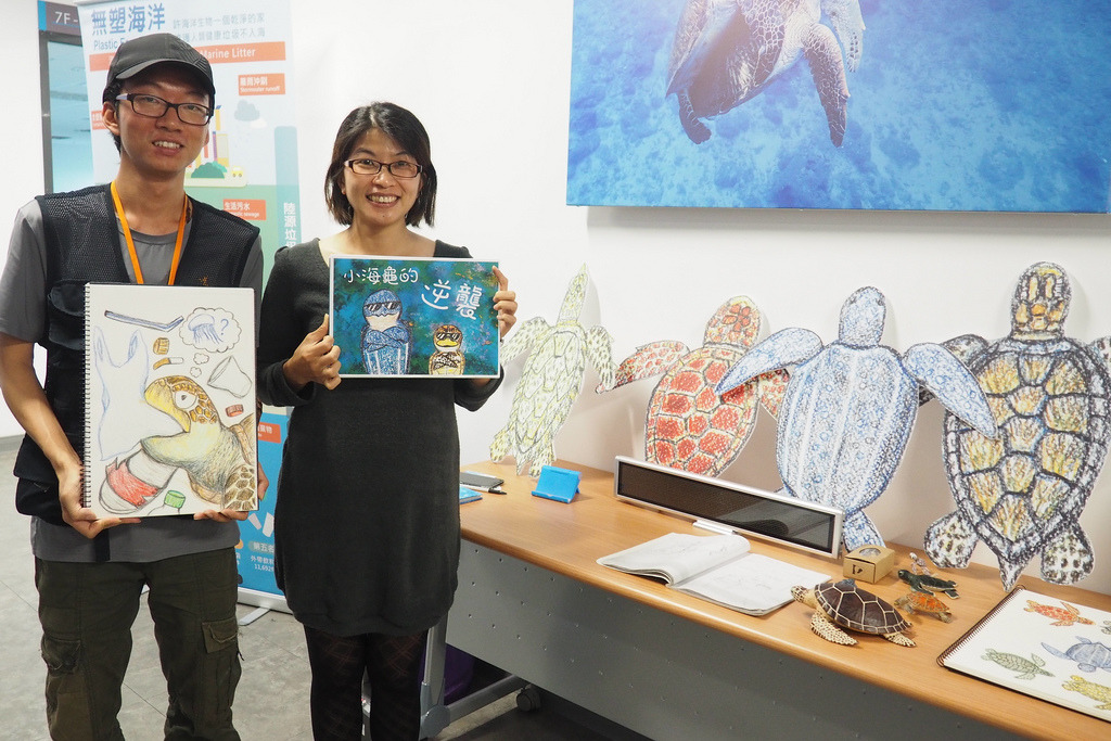 海保署成立半年,透過繪本推廣海洋保育教育。攝影:李育琴