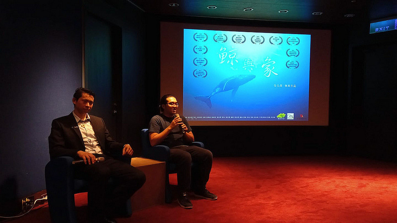 《鯨與象》放映會座談，導演張弘榤（右）出席映後座談。張弘榤提供。