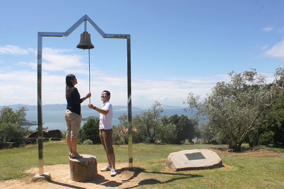 牛窗橄欖園幸福之鐘（瀨戶內市）。圖片取自岡山県庁観光課臉書。