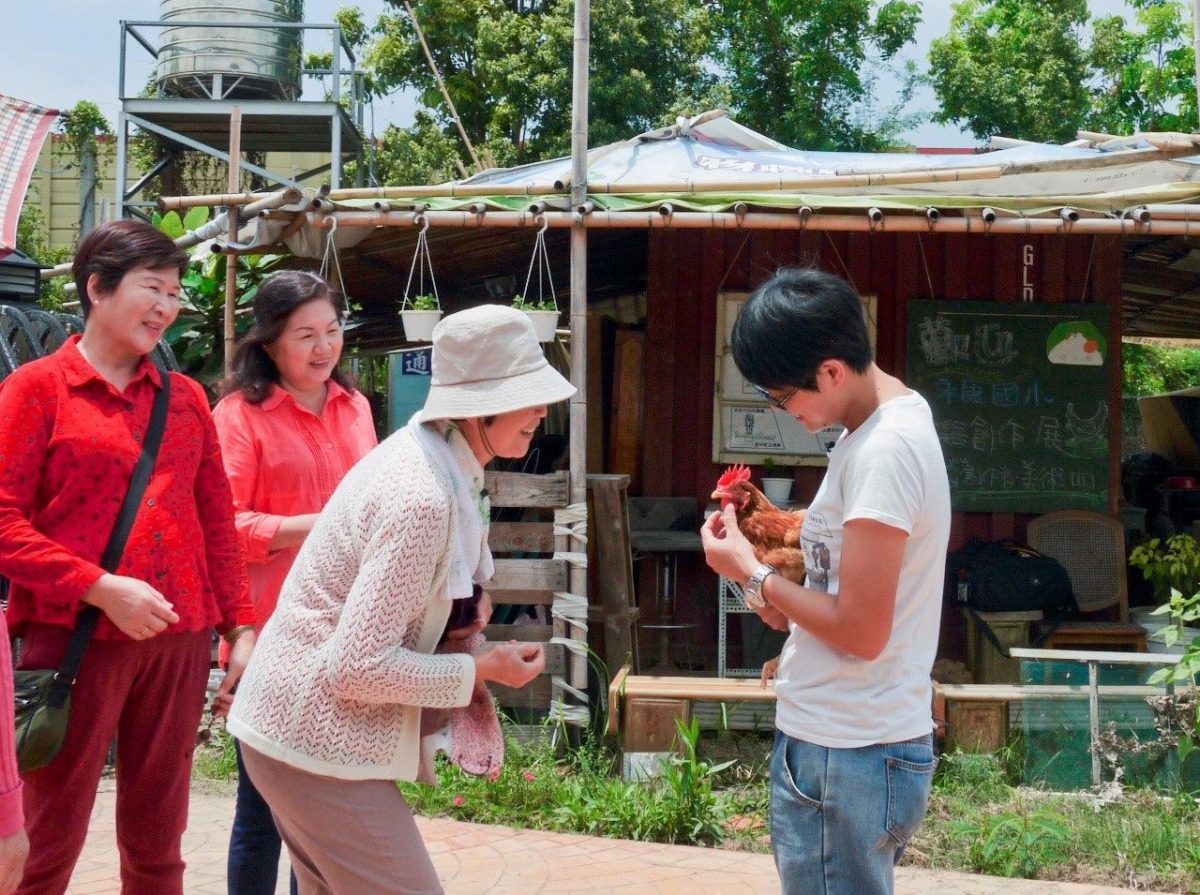 楊環靜老師介紹居家母雞。雨林/翻攝