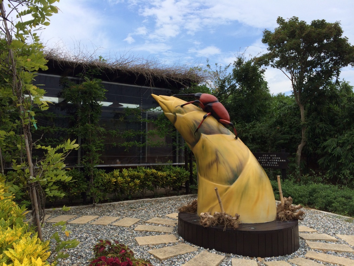 綠竹社區意象─綠竹筍與大象鼻蟲。新北市農業局/提供