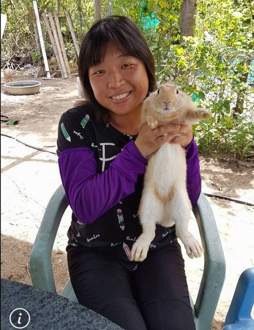 徐玲玲捨棄塵囂繁華,與另一半歸穩山林種果樹養家禽。圖/徐玲玲提供