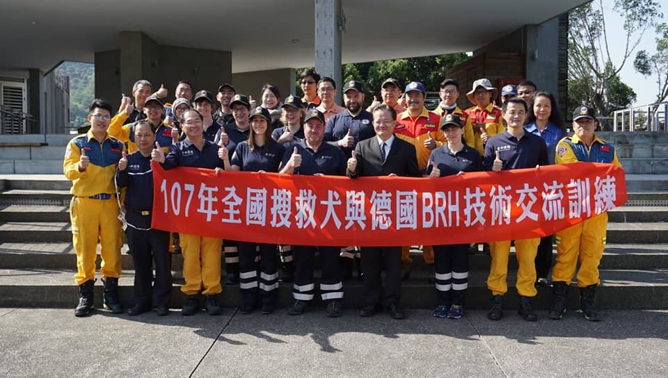  德方訓練師獲知台灣檢疫制度已修改，表示下次來台交流要帶犬隻過來訓練。周聰吉/提供