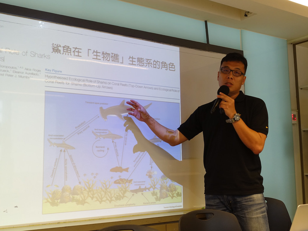 學者溫國彰指出，很可能台灣的西北海域是鯊魚的重要孵育場，這個發現，將會受到國際生態學界高度關注。賴品瑀攝。