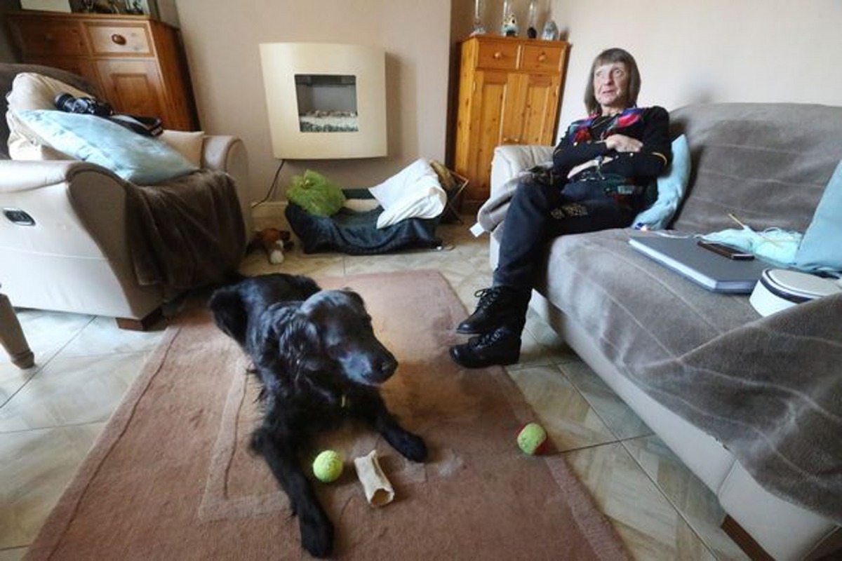 現在Rowena在家中,只有靠母親每日把日用品帶來給她。(Daily Post Wales)