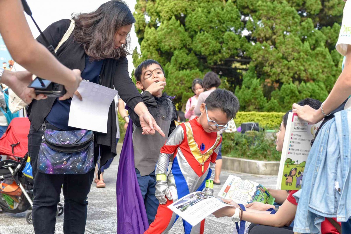 動平會從2016年起，走出戶外，與民眾、學童溝通如何友善與浪犬互動。（圖片／動平會提供）