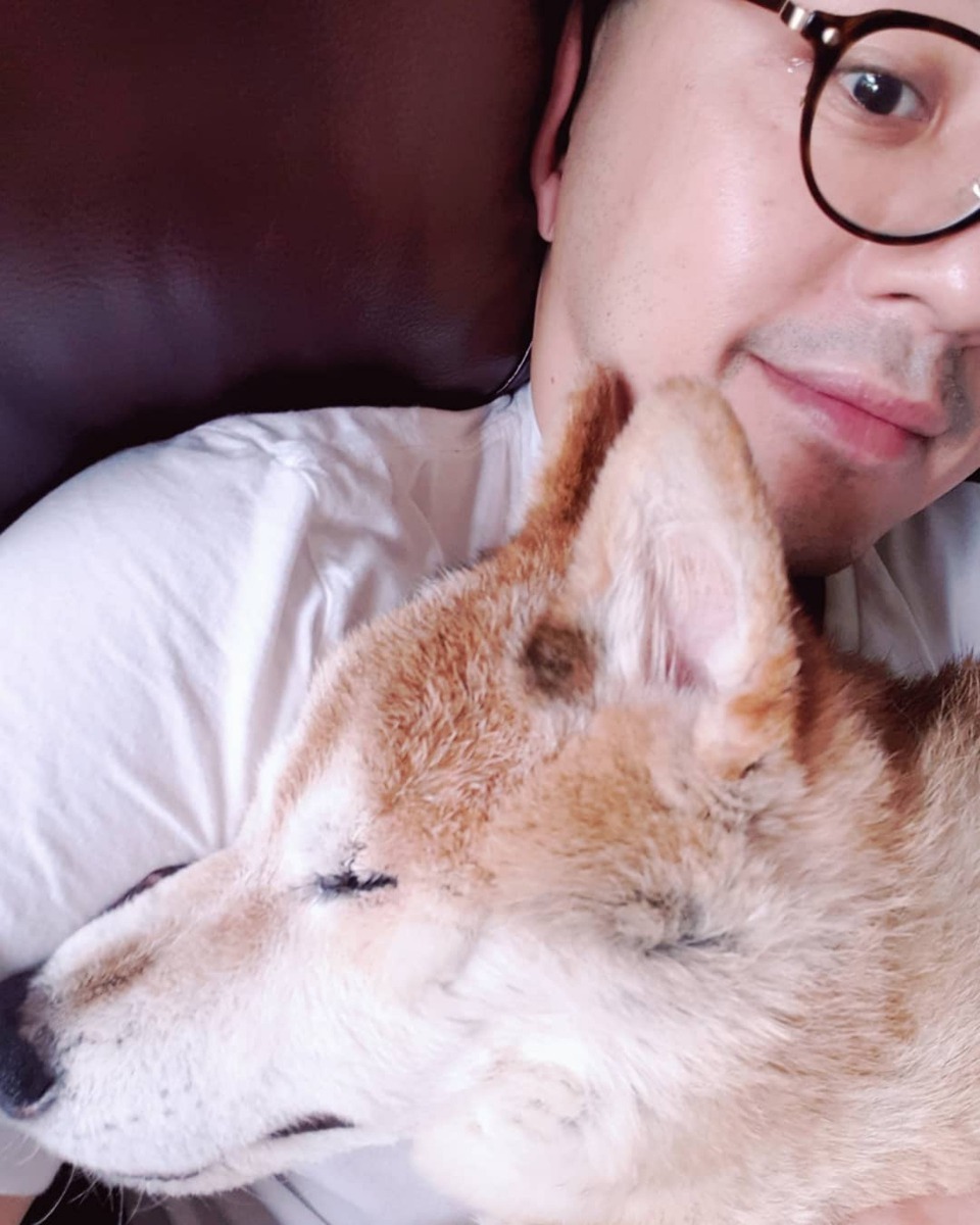 黃子佼和「元氣」已互相陪伴了18年。（Instagram@mickey1972330）