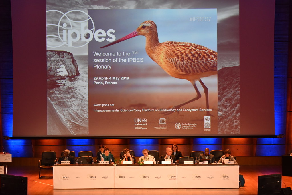 「跨政府生物多樣性與生態系服務平台」（Intergovernmental Science-Policy Platform on Biodiversity and Ecosystem Services，簡稱IPBES）在巴黎舉 行第七次全體會議。
