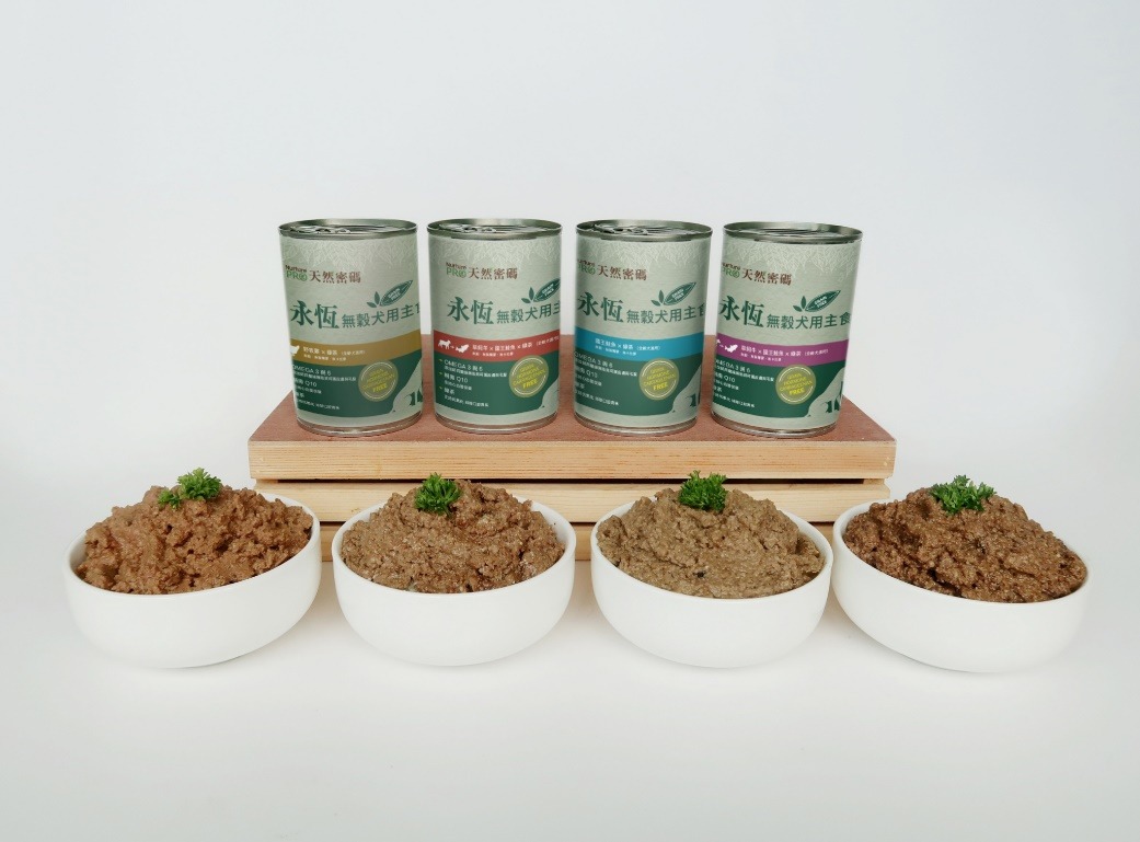 天然密碼主食罐皆使用放牧或草飼的牛羊鹿，比榖飼肉更健康且更友善環境。圖片來源：廠商提供