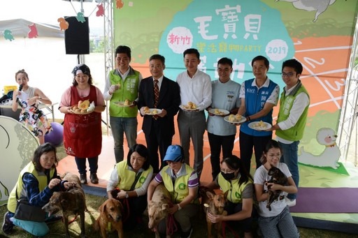 元培醫事科技大學寵保學程為毛小孩準備專屬的寵物鮮食互動。元培醫事科技大學/提供