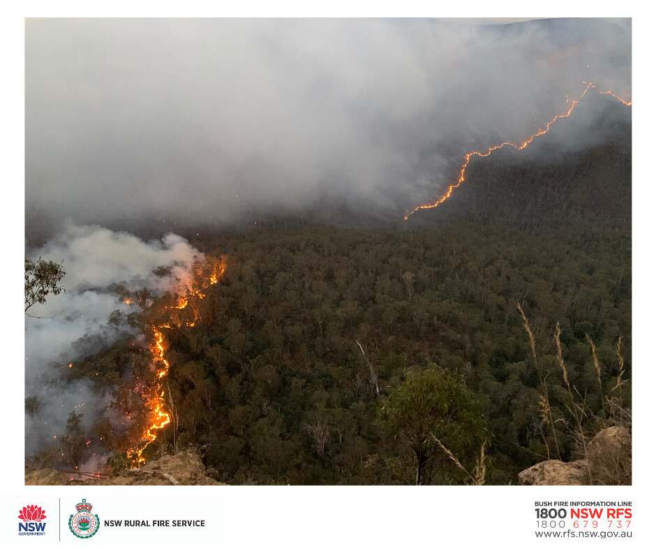 澳洲野火畫面,轉載自新南威爾斯鄉村消防署(NSW Rural FIre Service)臉書粉專