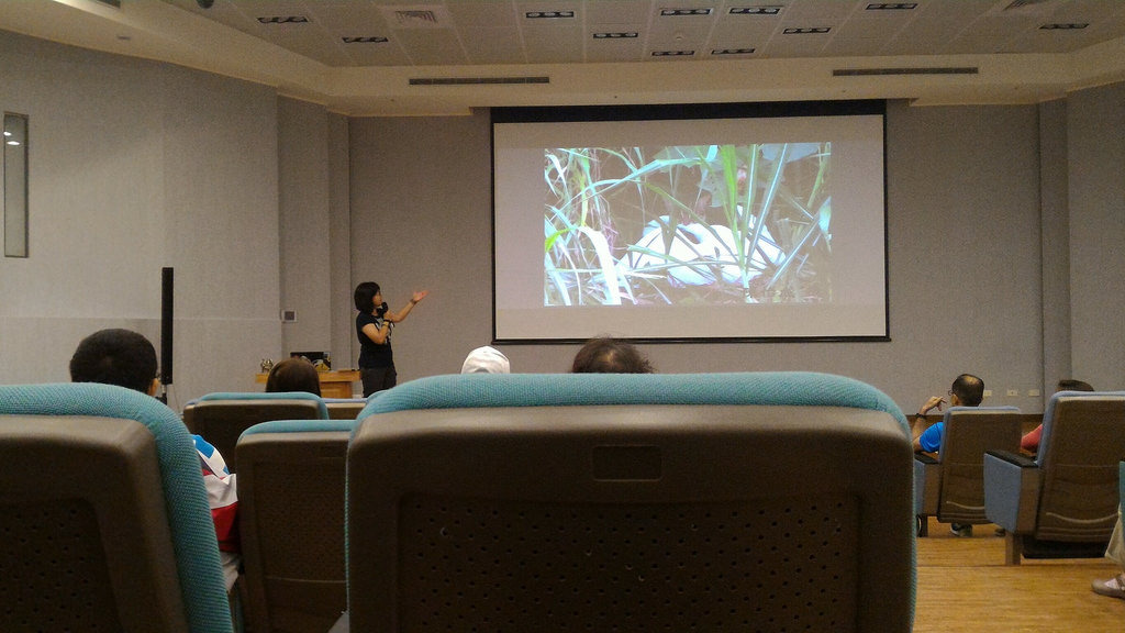 農委會特有生物研究保育中心研究專員林育秀演講。圖片來源：挺挺網路提供。