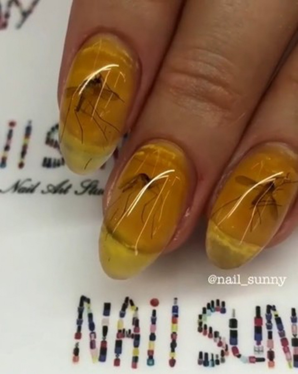 nail sunny過去亦曾以蚊子標本作美甲。（instagram@nail_sunny）