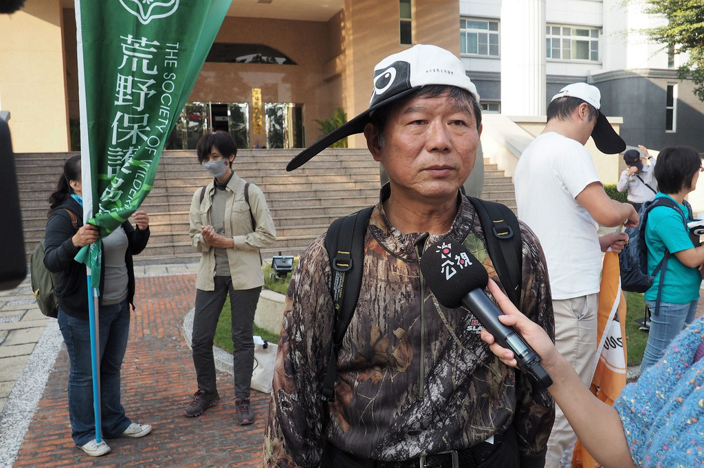 鄭和泰說，茄萣濕地有豐富多樣的鳥類，鳥走了，茄萣還有什麼特色？攝影：李育琴。