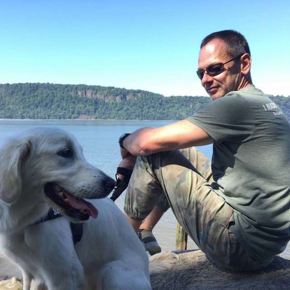 Timofey Yuriev自小便學習游泳，因此有信心能拯救狗狗。（互聯網）