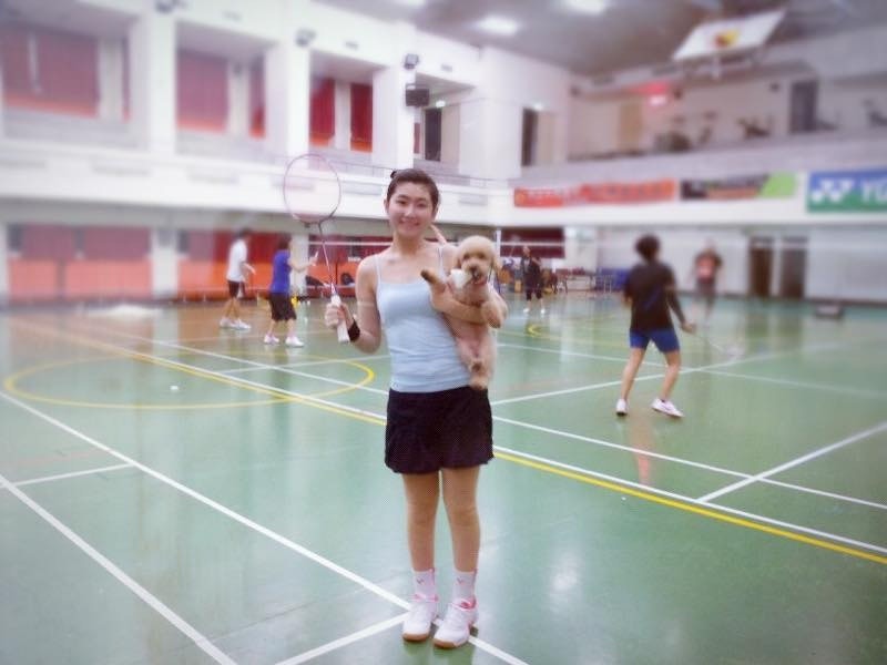 火吻意外後，Pinky陪Selina一起復健。（Facebook圖片：任家萱 Selina）