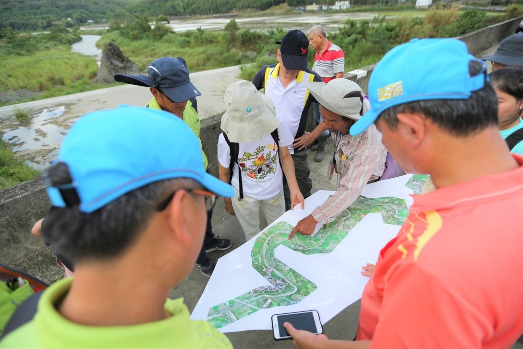 鱉溪沿岸的復興橋,九河局與居民討論引水議題。圖片來源:洄瀾風生態公司提供