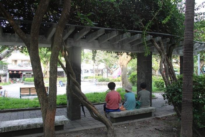 聯成公園成為附近居民乘涼話家常的好去處。台北市政府公園處/提供