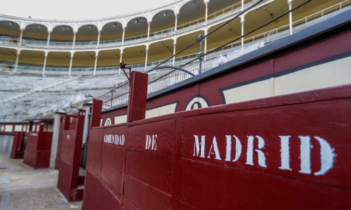在封鎖政策下，鬥牛賽事紛紛取消，西班牙馬德里著名的拉斯班塔斯鬥牛場空無一人。   取自The Guardian