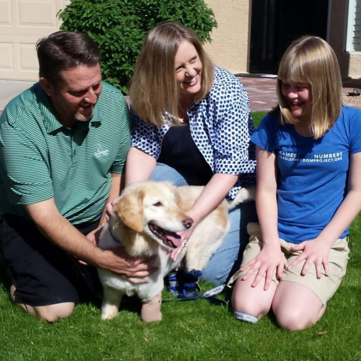 Elizabeth Howell一家決定收養Chi Chi。（Instagram@chichirescuedog）