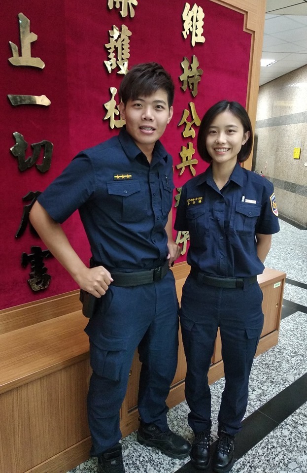 北市中正二分局員警愛心救小貓脫困車陣。雨林/翻攝