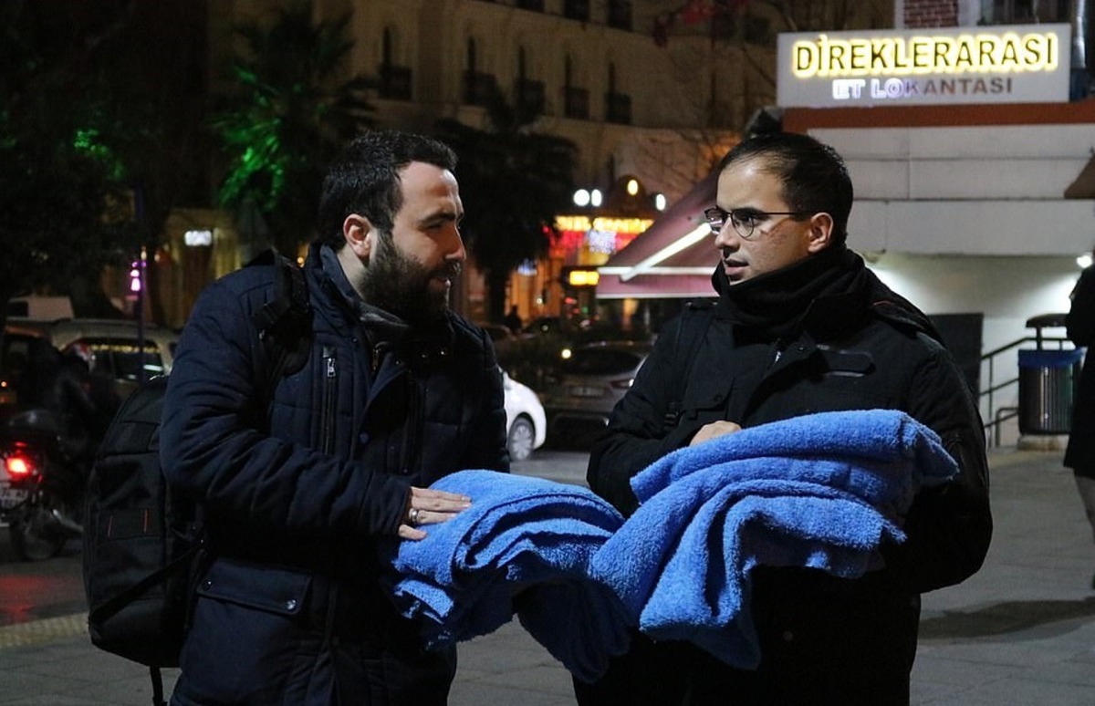 越來越多人希望加入成為義工。（Daily Mail圖片）