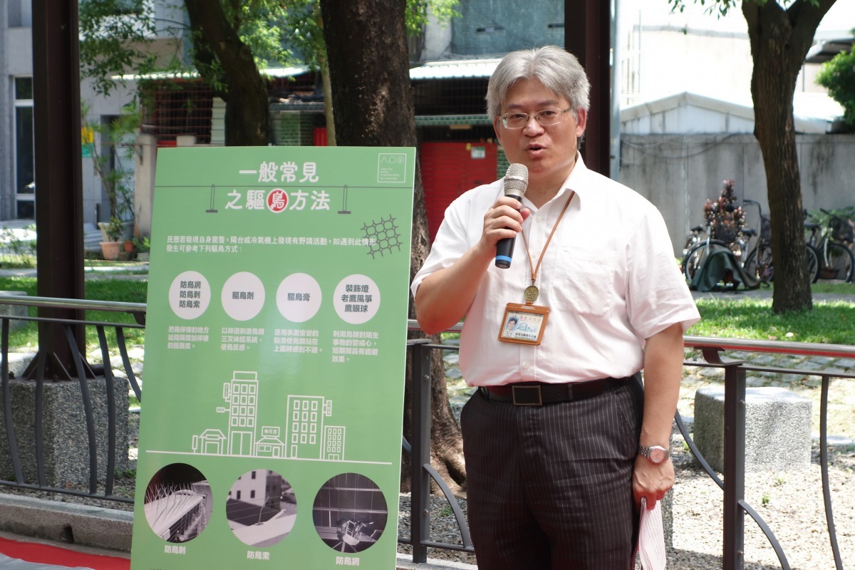  北市動保處長嚴一峯宣佈北市率先實施「野鴿節育計畫」。北市動保局/提供