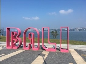 八里左岸適合與家裡的毛寶貝一起踏青郊遊。新北市政府/提供