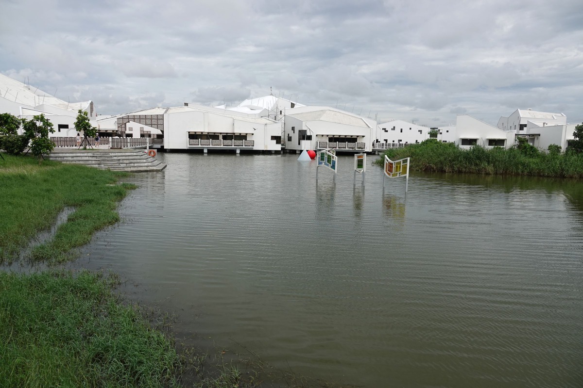 台江學園建築群保留原始海埔地的特色，採高腳屋建築設計，添加人文歷史、美學和綠建築元素。高維奇／攝