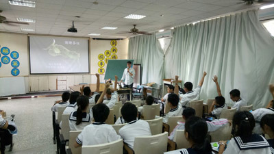 黃柏鈞目前在屏東海洋生物博物館擔任環境教育講師,回母校分享經驗談。大葉大學/提供