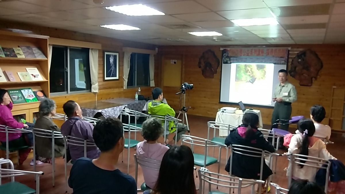 玉山國家公園志工黃大慶老師舉行「探尋塔塔加生態」公益講座，分享了在前往塔塔加遊憩區的公路上與其步道有許多野生動物出沒的痕跡。社團法人中國青年救國團/提供