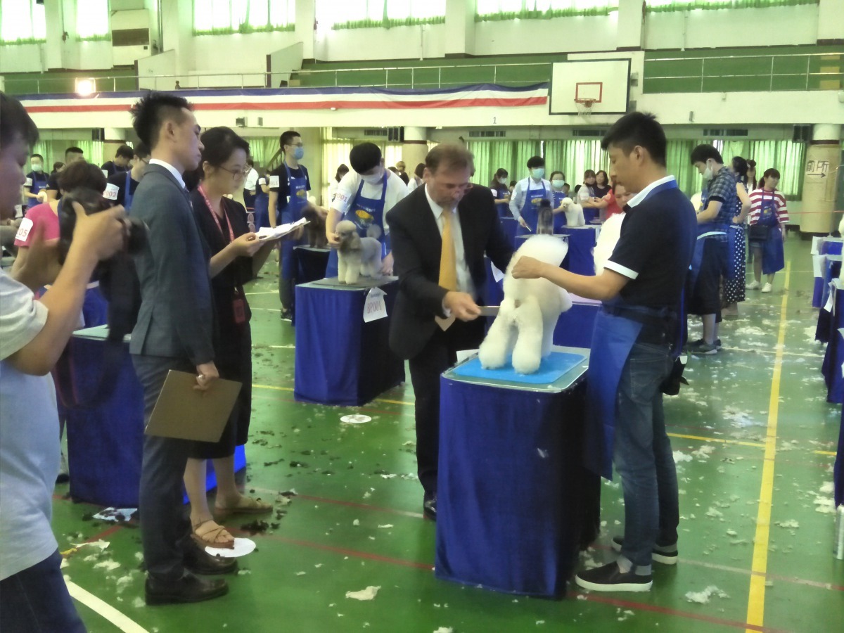 第二屆「台灣芭克麗寵物美容師資格鑑定大賽/創意美容大賽/國際菁英大賽」吸引來自全國各地專業寵物美容菁英及相關科系師生同場競技。朱鈴玉/翻攝