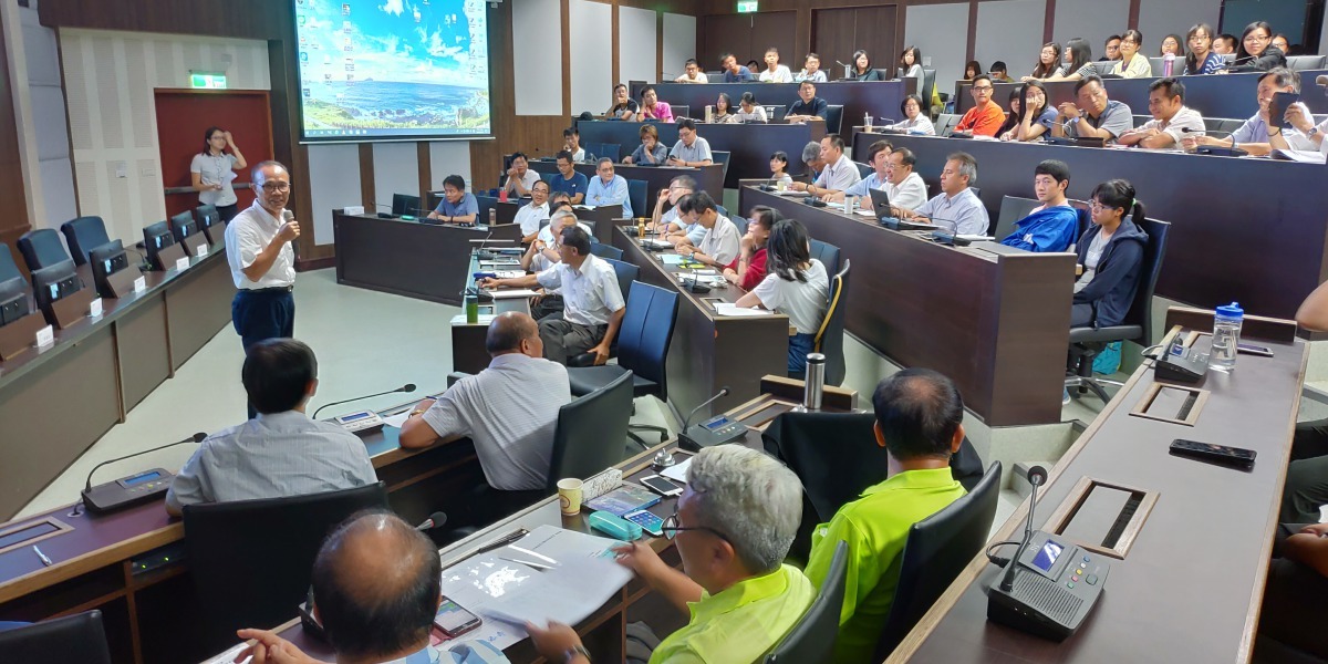 台灣水產協會理事長前漁業署署長陳添壽建議，對周邊利用鯖鰺漁業資源的國家進行交流與協商，建立總量管制機制，以永續利用鯖鰺漁業資源。國立台灣海洋大學/提供