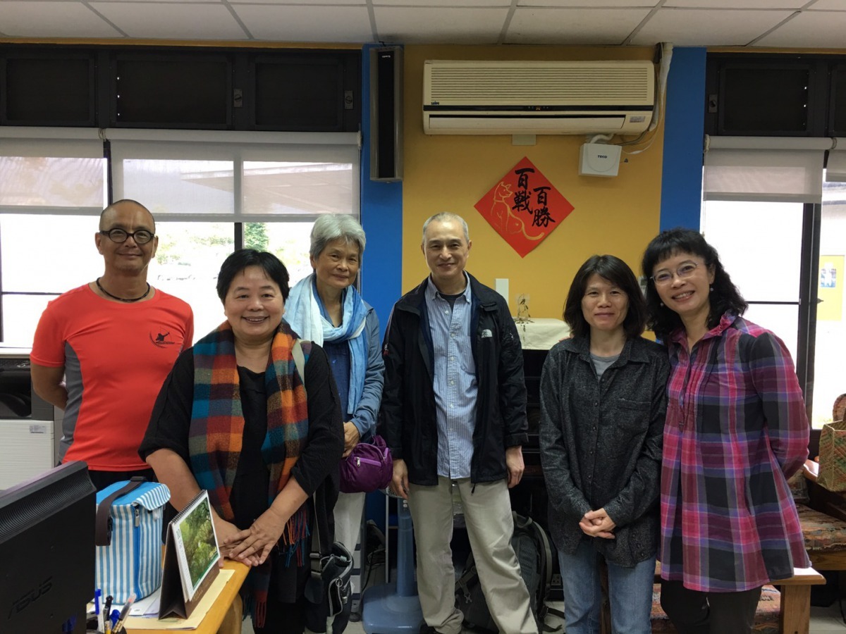 東華大學動物福利學課程授課講師群,教育學生反思人與動物之間的關係。國立東華大學/提供