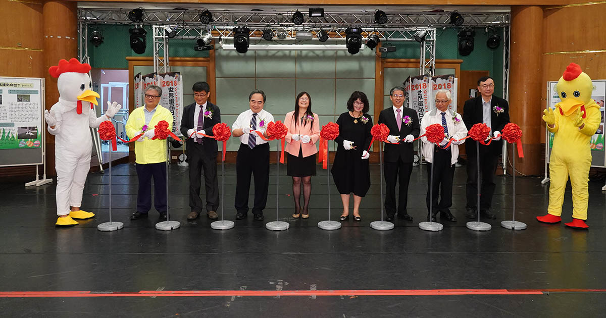 開幕典禮由世界家禽協會台灣分會陳志峰理事長、農委會畜牧處王忠恕副處長及福壽實業股份有限公司洪堯昆董事長及文大王淑音代理校長、文大農學院王鵬林院長、文大動科系羅玲玲主任等貴賓共同剪綵。文化大學/提供