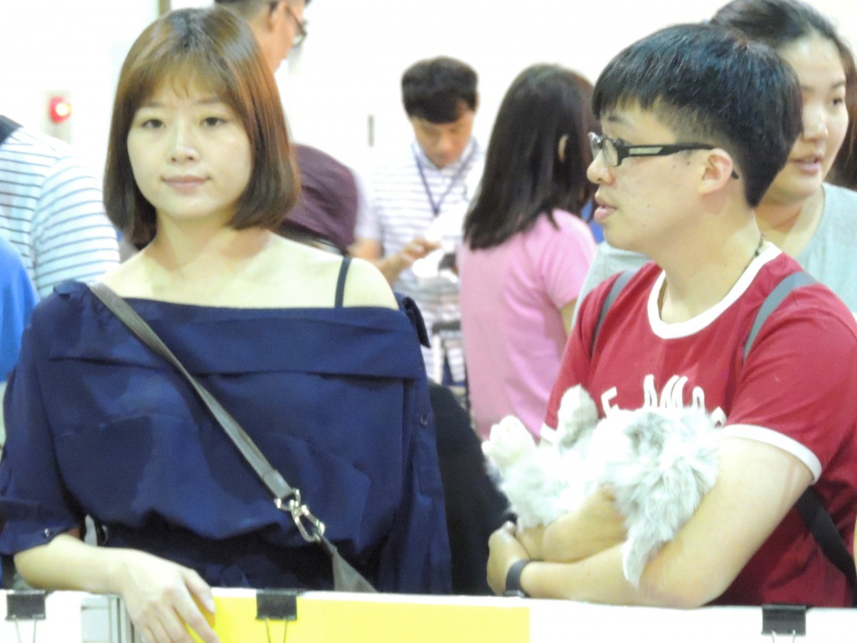 愛兔人士齊聚一堂，交流心得。錢愛慈/攝