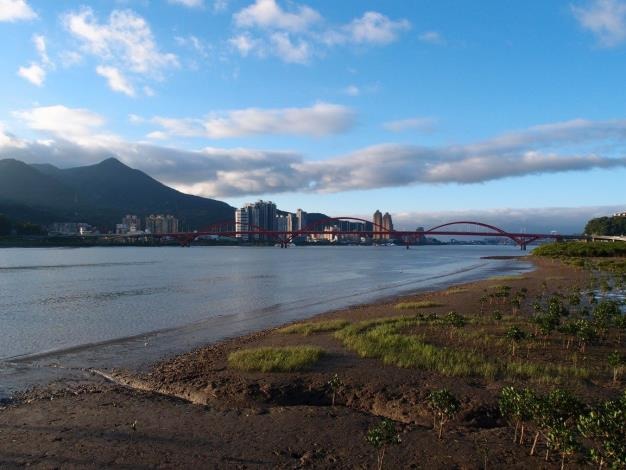 從關渡紅樹林遙想「關渡隘口」地景地貌。臺北市環保局/提供