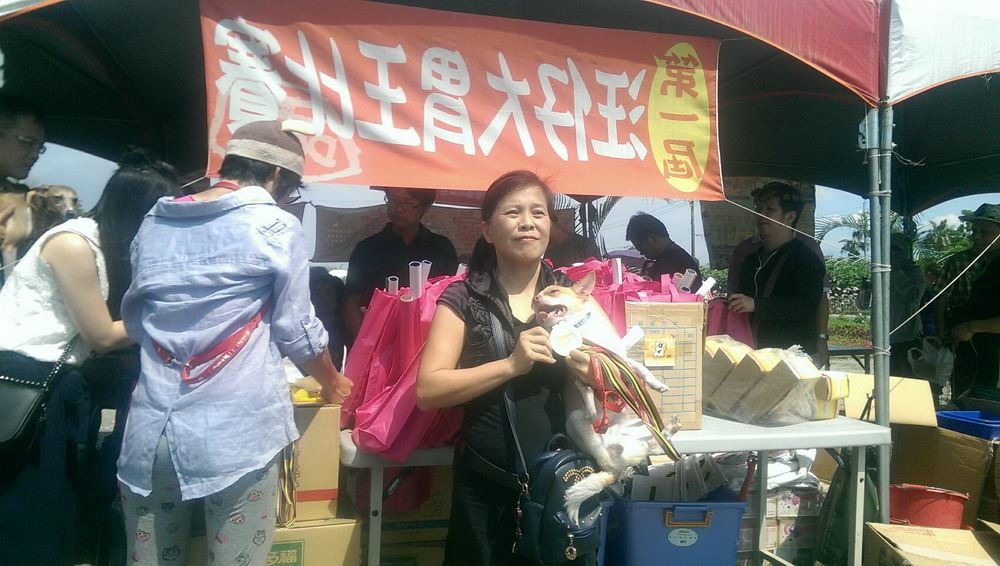 2018屏東熱博結合毛小孩趣味活動及認養，吸引許多愛狗人士前往。屏東縣政府/提供