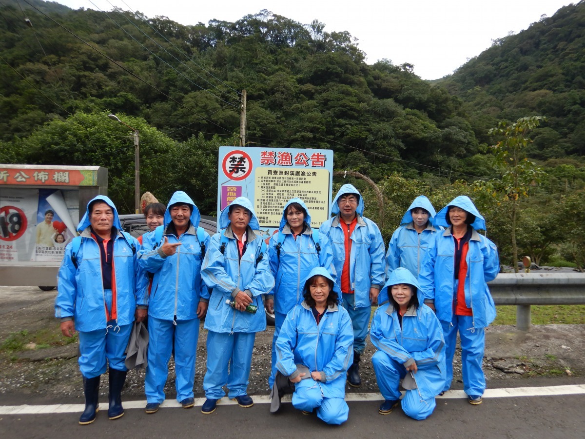 枋腳溪封溪護漁志工巡守隊員。新北市政府農業局/提供