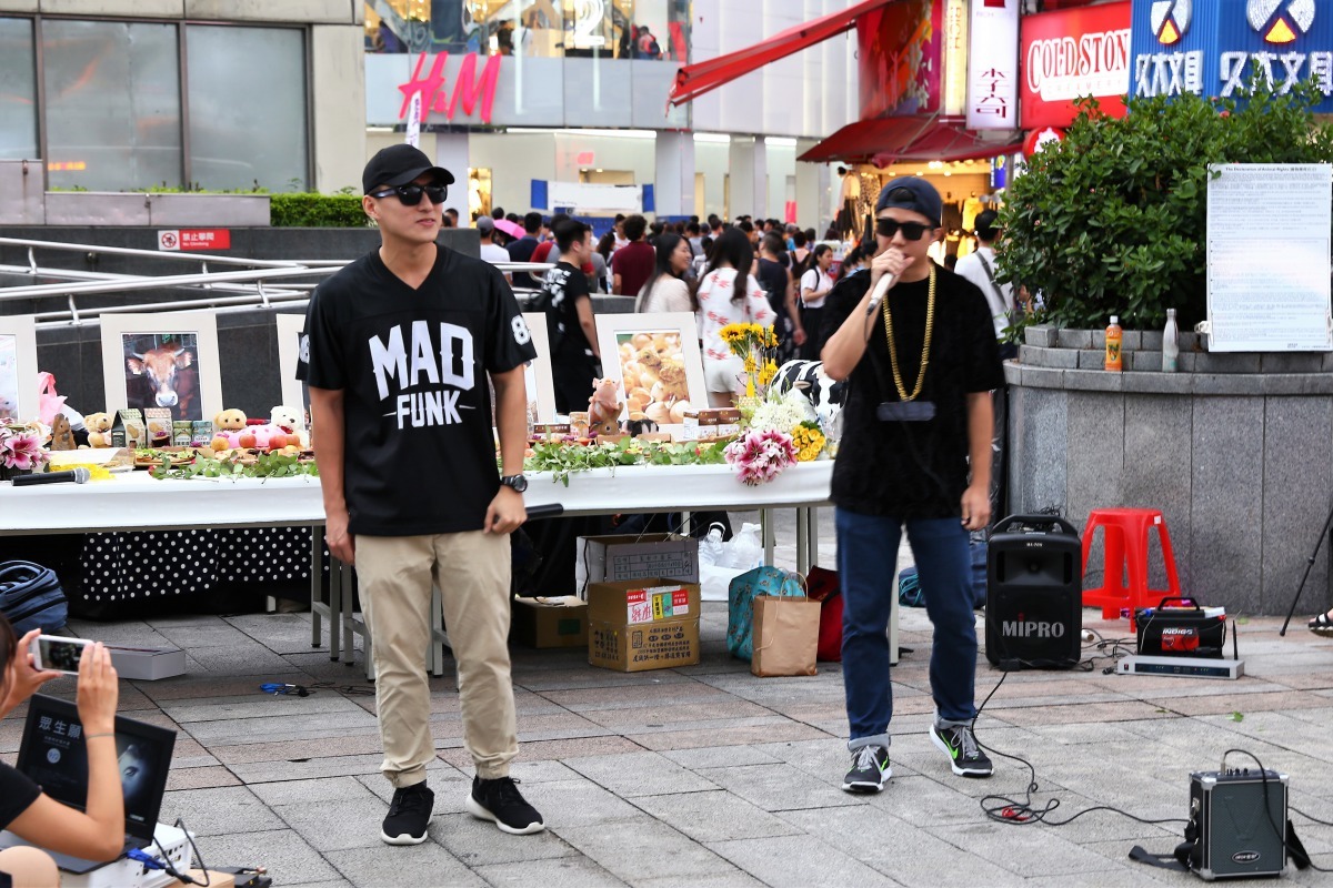 現場透過表演，傳達對動物的追悼。雨林/翻攝