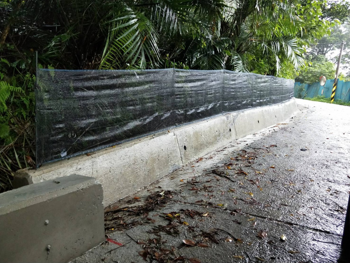 L型側溝加裝誘導網,引導生物至安全通道。新北市農業局/提供