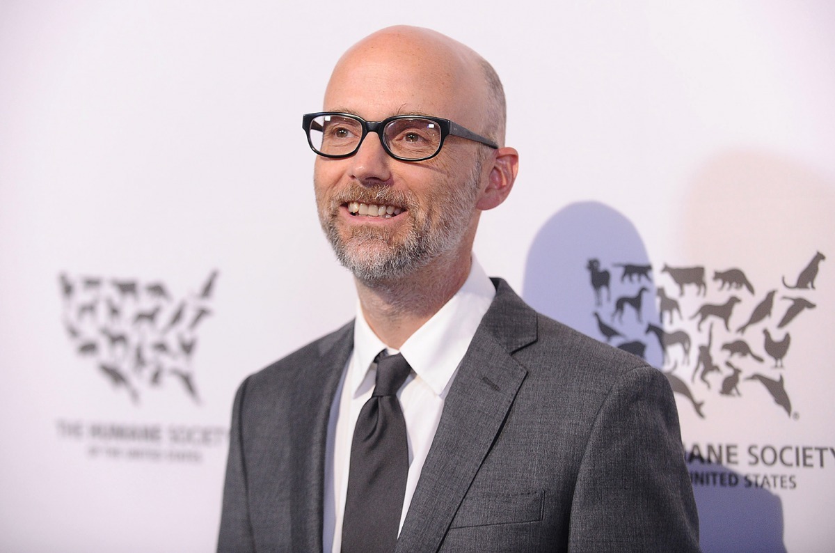 電子音樂奇才魔比(Moby)，自從出道以來提倡關愛動物，為動物權利發聲不遺餘力，幫助過無數的動物。來源: Live Kindly