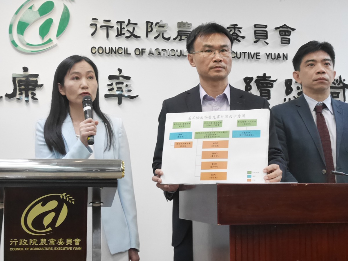 農委會防檢局為針對養雞場進行抽驗,在45件樣品中,發現有3件不合格。農委會/提供