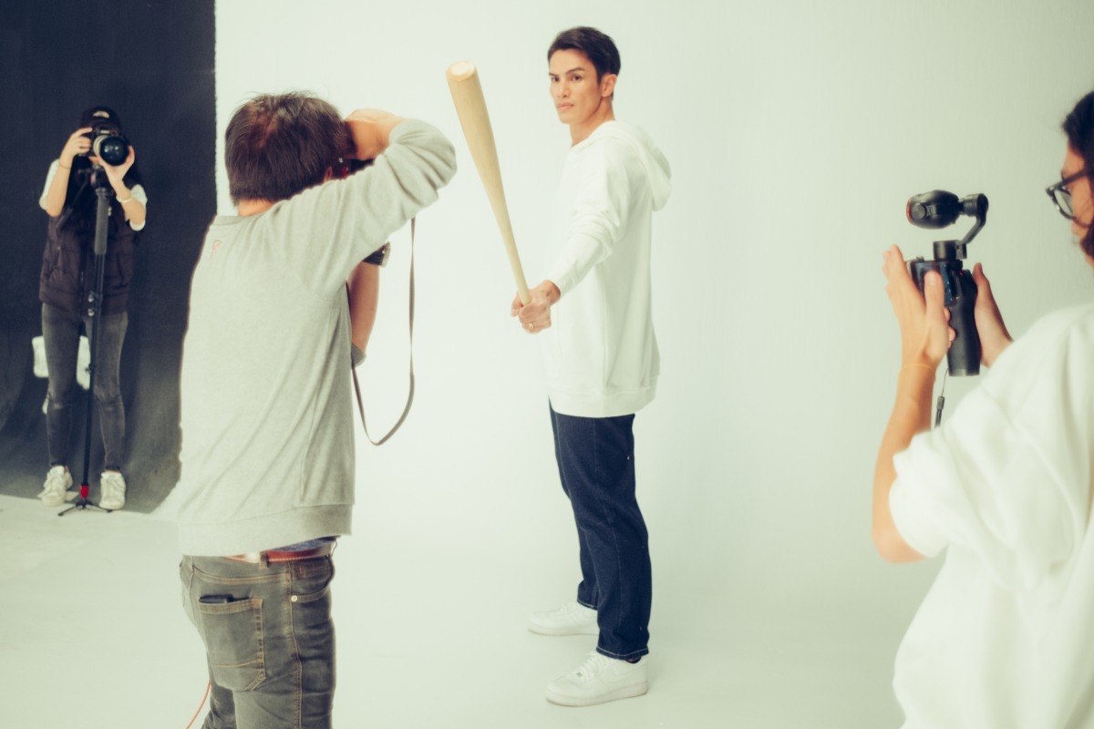 陽岱鋼拍攝公益廣告，揮棒保護大象呼籲全民一同拒買象牙製品。TSPCA/提供